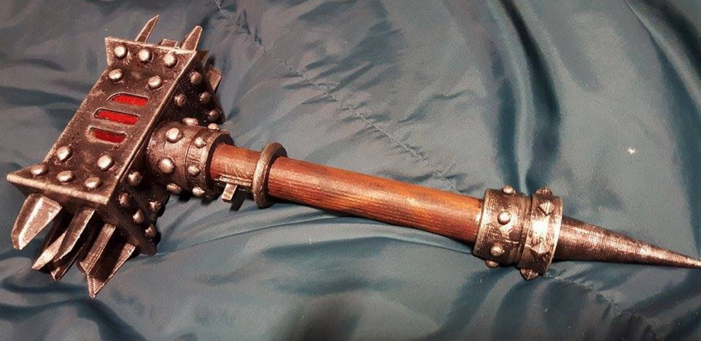The 3D printed hammer from Warcraft has two LEDs that light from 2 batteries