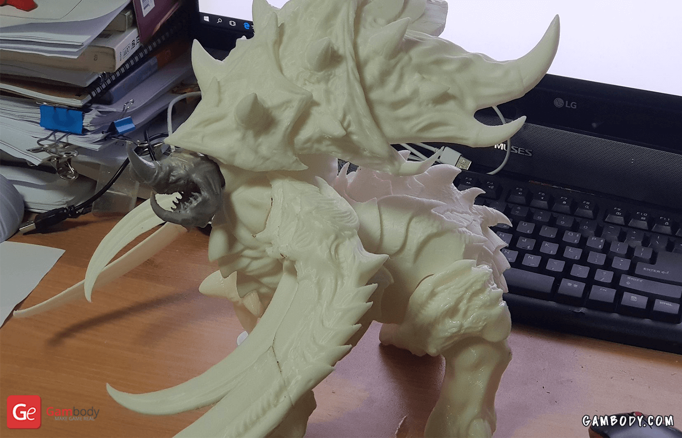 Ultralisk 3D Printing Figurine Photo 3