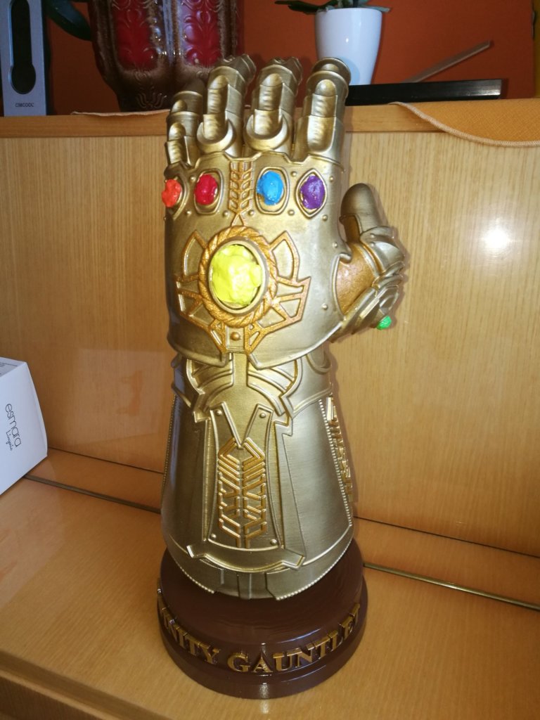 Infinity Gauntlet replica