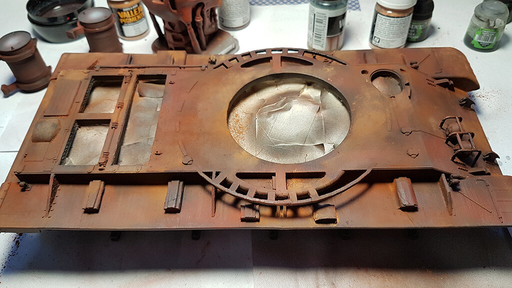 How to create chipped paint with rust underneath on a 3D printing tank model