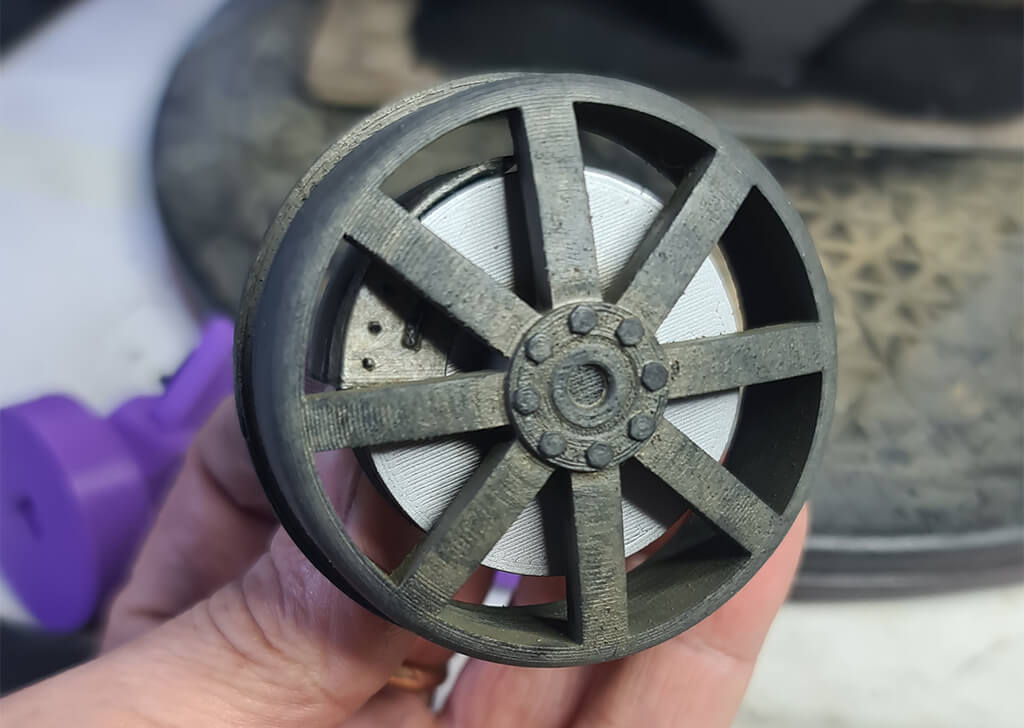 DeLorean Back to the Future car wheel redesigned by Carlos Diaz