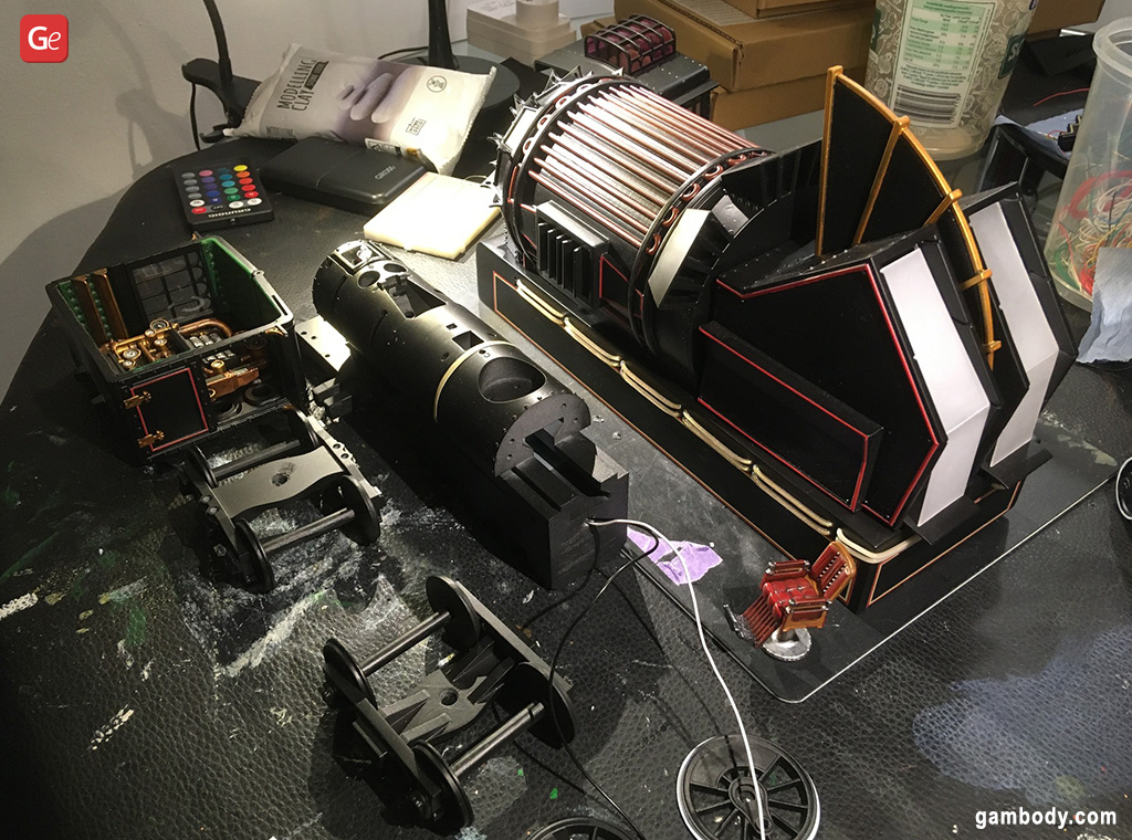 Adicionando fios ao modelo Trem de viagem no tempo