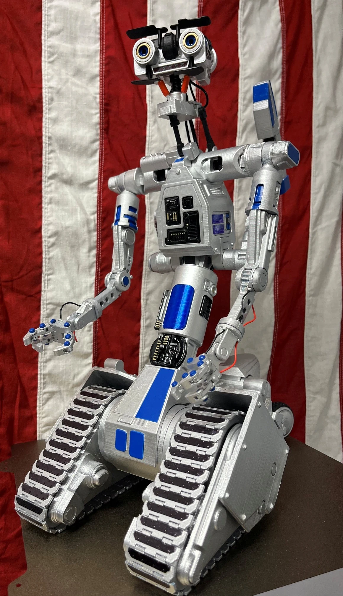 Johnny 5 - Is Alive!