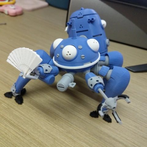 Blue and gray robot model with four legs and a fan-like attachment, inspired by Ghost in the Shell.