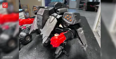 A detailed 3D model of a robotic mech with red guns and armored plating from StarCraft, captured on a table.
