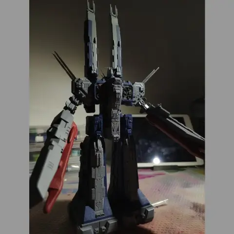 Futuristic robot model with large cannons and intricate details, ideal for 3D printing.